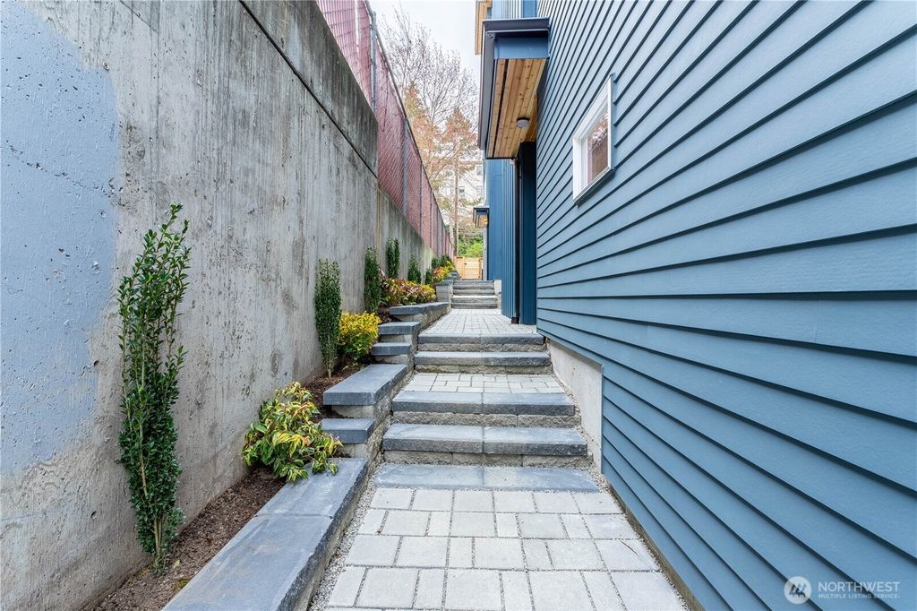 Photo of 3627 B Fremont Avenue N, Seattle, WA 98103 (MLS # 2343905)
