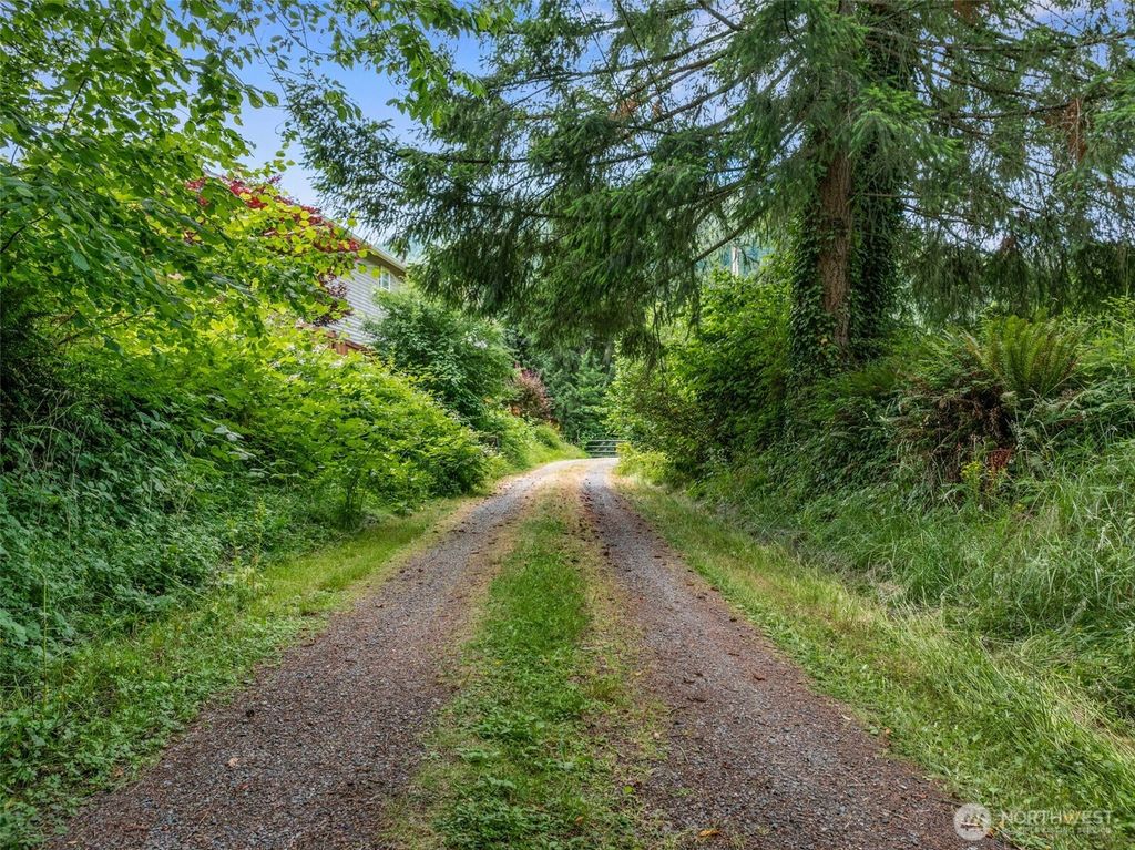 Photo of 925 Front Street S, Issaquah, WA 98027 (MLS # 2418459)