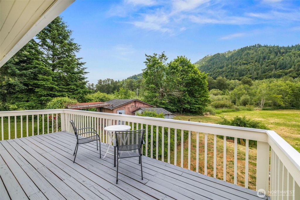 Photo of 925 Front Street S, Issaquah, WA 98027 (MLS # 2418459)