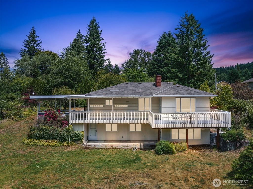 Photo of 925 Front Street S, Issaquah, WA 98027 (MLS # 2418459)