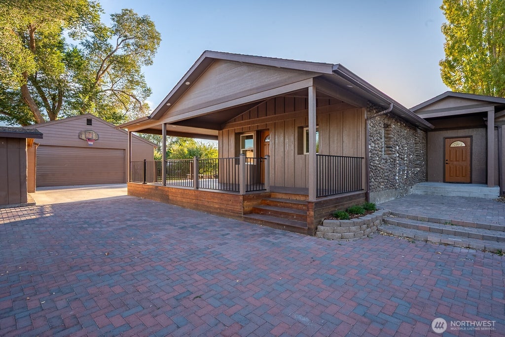 Photo of 603 NE Road 19, Soap Lake, WA 98851 (MLS # 2592988)