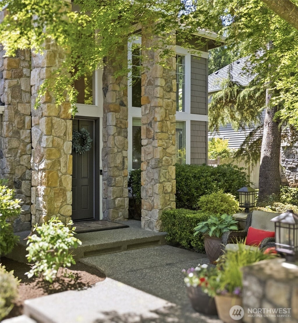 Photo of 25817 SE 31st Place, Sammamish, WA 98075 (MLS # 2534909)