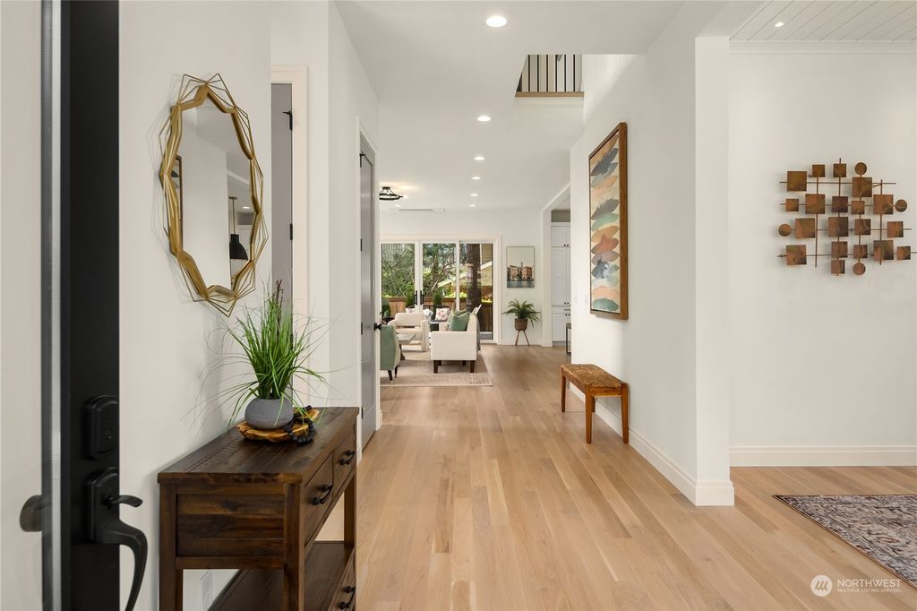 Photo of 6705 117th Avenue NE, Kirkland, WA 98033 (MLS # 2327114)