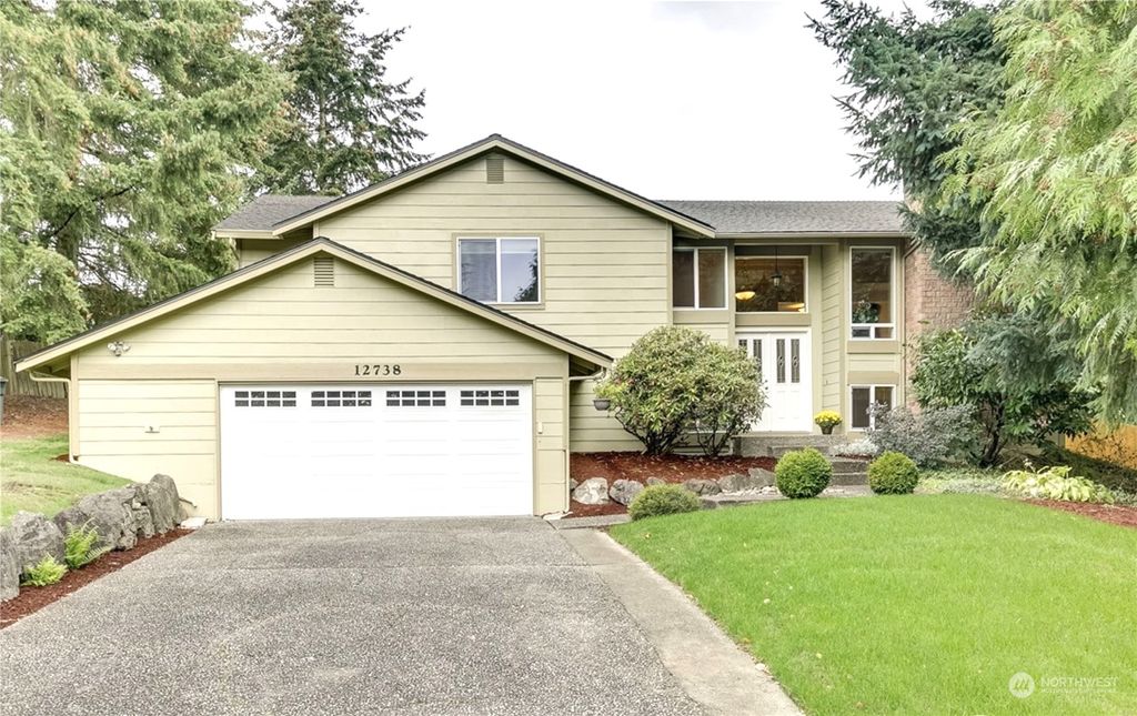Photo of 12738 SE 68th Place, Bellevue, WA 98006 (MLS # 2303804)