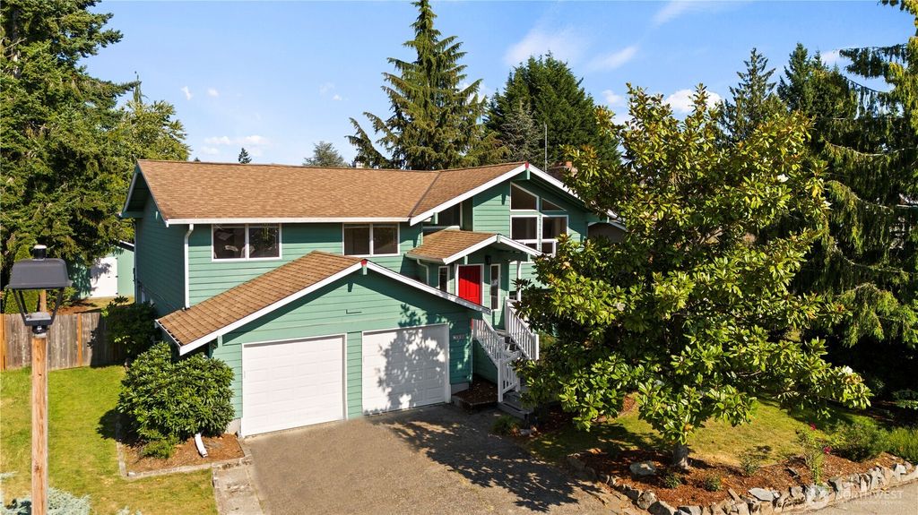 Photo of 2008 Anacortes Avenue NE, Renton, WA 98059 (MLS # 2412459)
