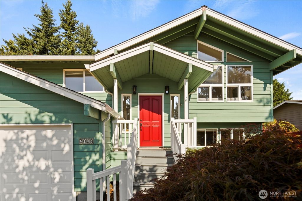 Photo of 2008 Anacortes Avenue NE, Renton, WA 98059 (MLS # 2412459)