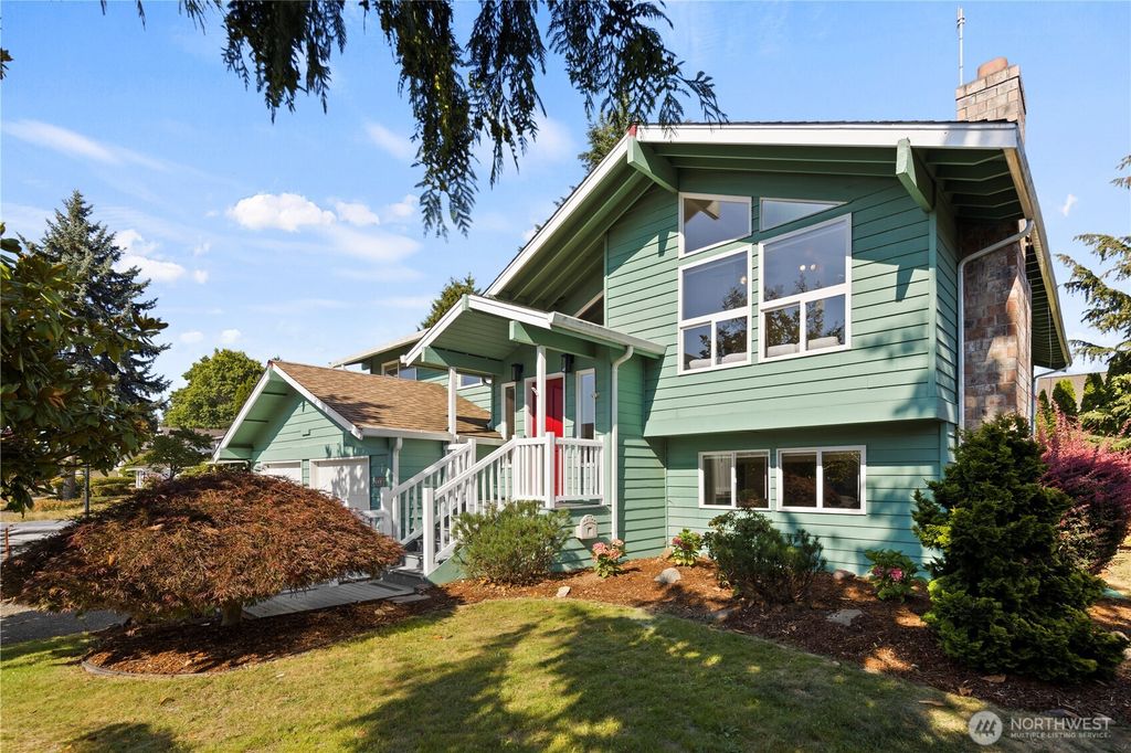 Photo of 2008 Anacortes Avenue NE, Renton, WA 98059 (MLS # 2412459)