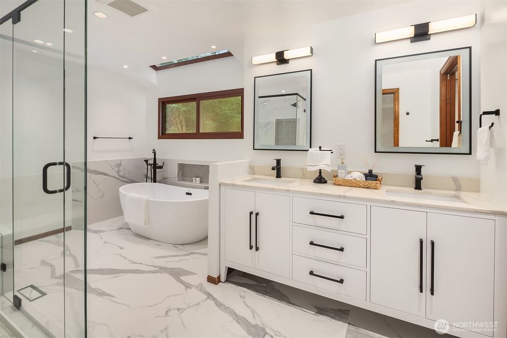listing image 9362779043845504226