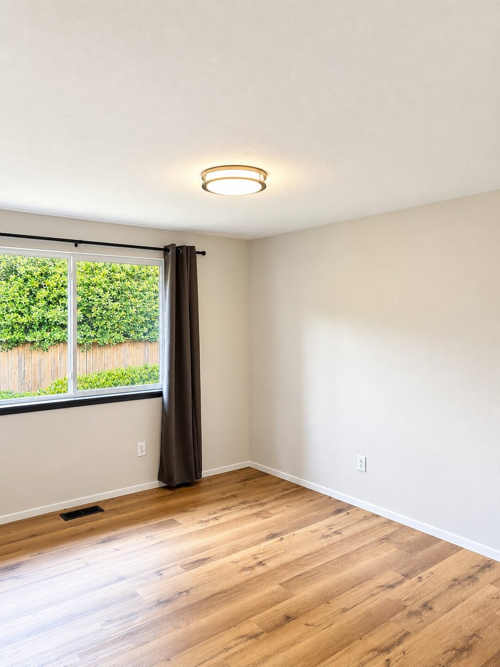 Photo of 10251 NE 118th Place, Kirkland, WA 98034 (MLS # 2599418)