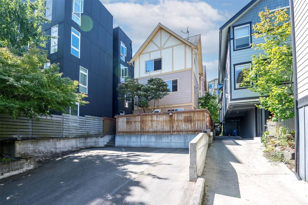 Photo of 1812 23rd Avenue #A, Seattle, WA 98122 (MLS # 2283408)