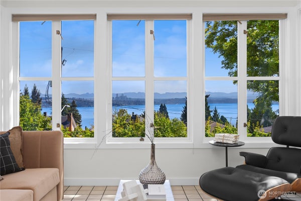 1129 37TH AVE, SEATTLE, WA 98122 - Image 3bc91ed6400cfb2e69d4c1b0f96c81a1/2063924036