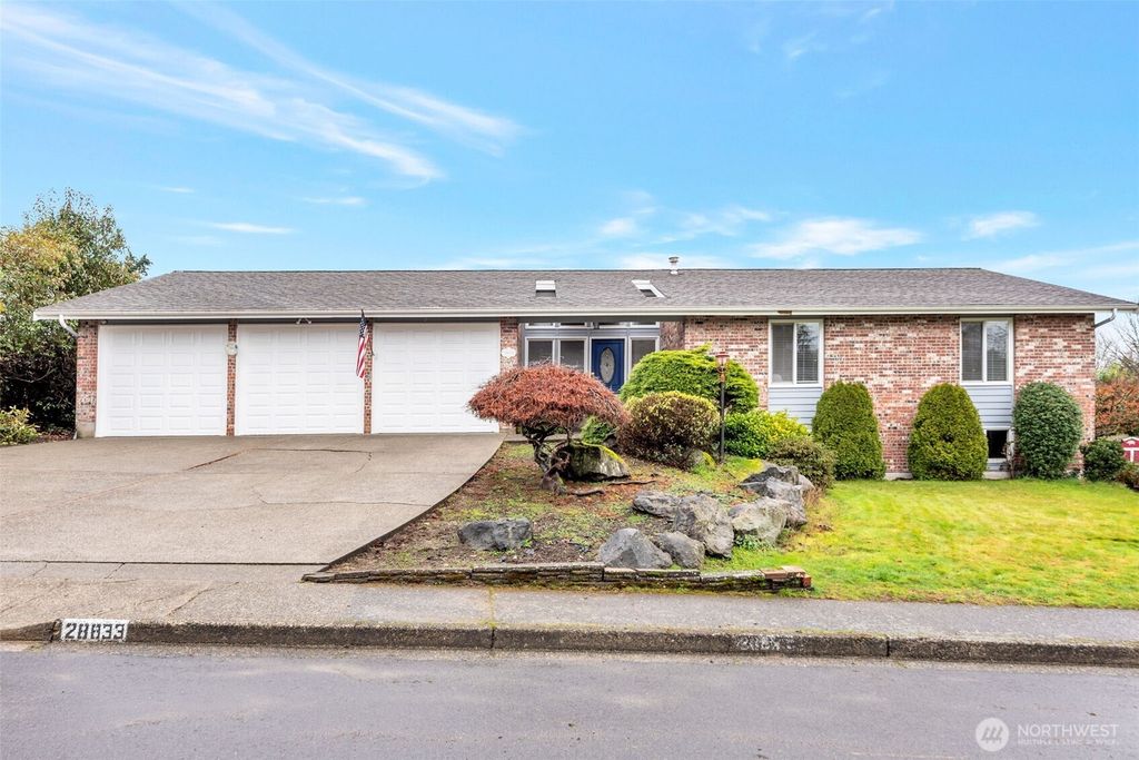Photo of 28833 11th Avenue S, Federal Way, WA 98003 (MLS # 2472075)