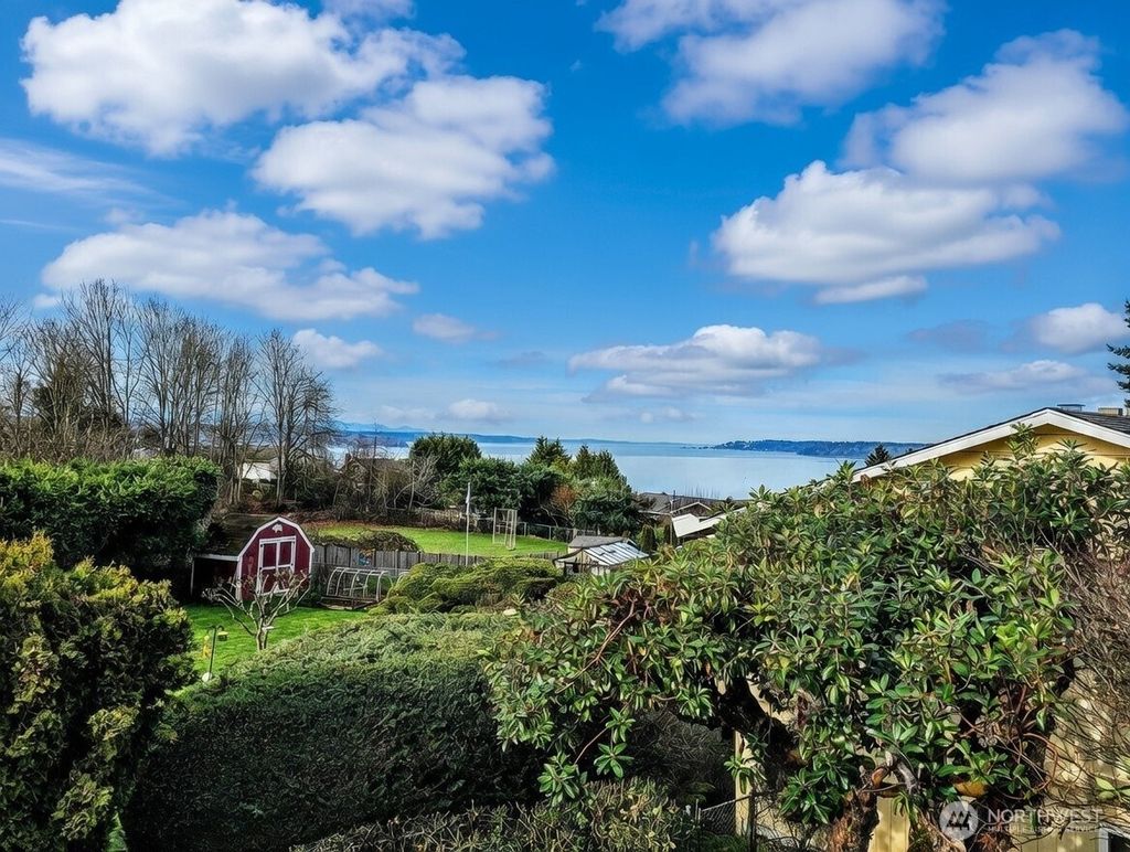 Photo of 28833 11th Avenue S, Federal Way, WA 98003 (MLS # 2472075)