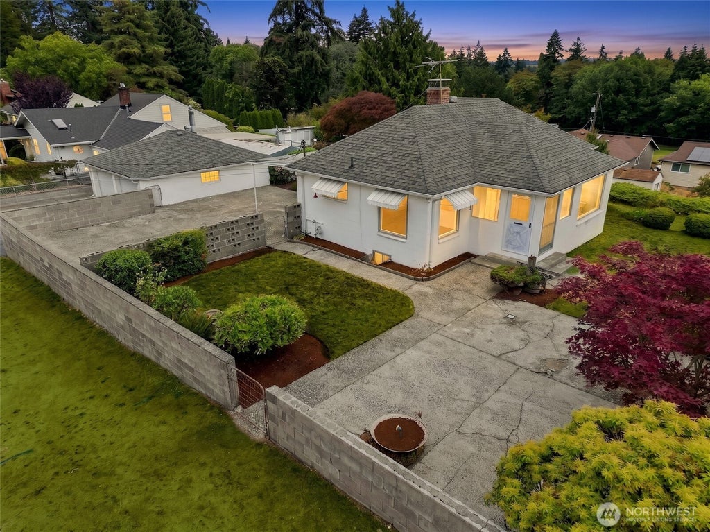 Photo of 15852 7th Avenue SW, Seattle, WA 98166 (MLS # 2573015)
