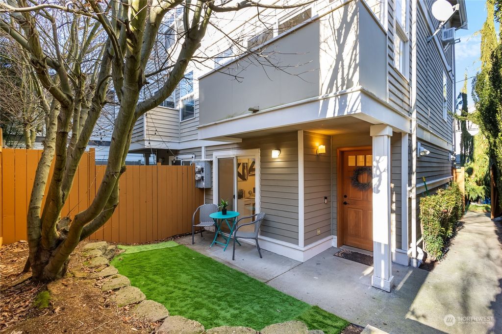Photo of 814 W Argand Street #A, Seattle, WA 98119 (MLS # 2326726)