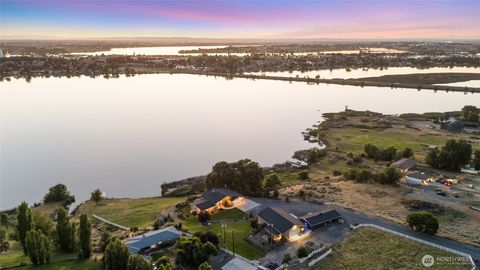 Photo of 576 NE Easy Street, Moses Lake, WA 98837 (MLS # 2469751)