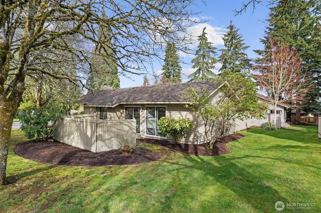 Photo of 15603 NE 65th Street, Redmond, WA 98052 (MLS # 2345377)