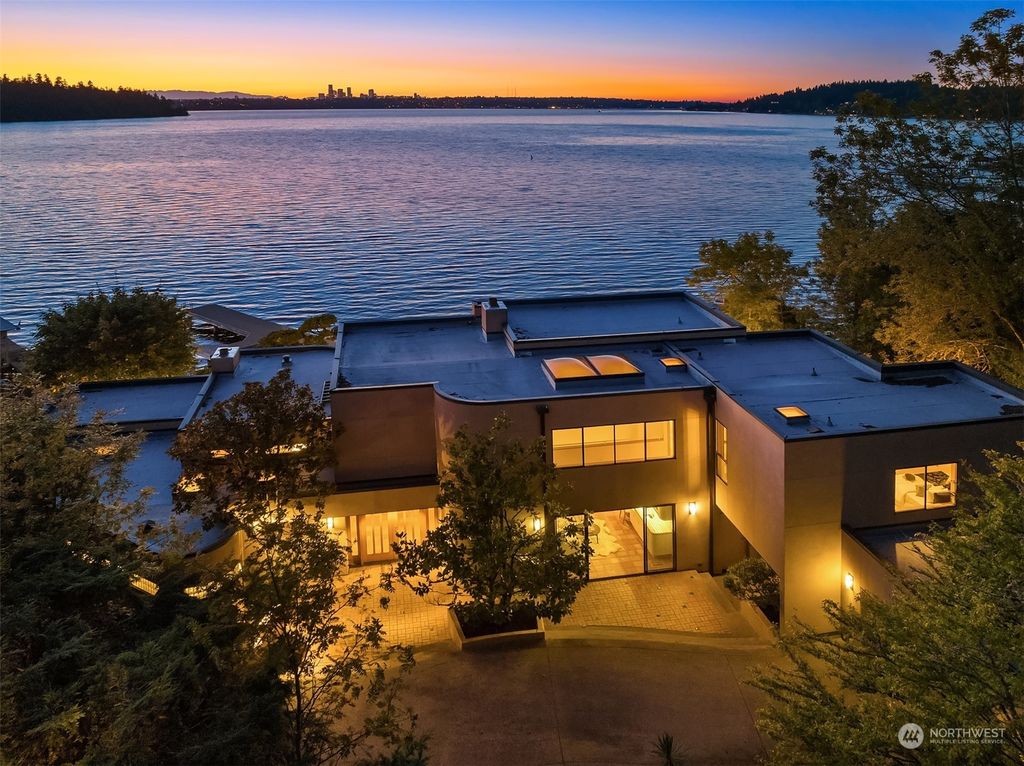 Photo of 5237 Forest Avenue SE, Mercer Island, WA 98040 (MLS # 2029271)