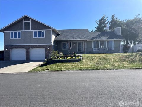 Photo of 511 Reed Street E, Zillah, WA 98953 (MLS # 2498312)