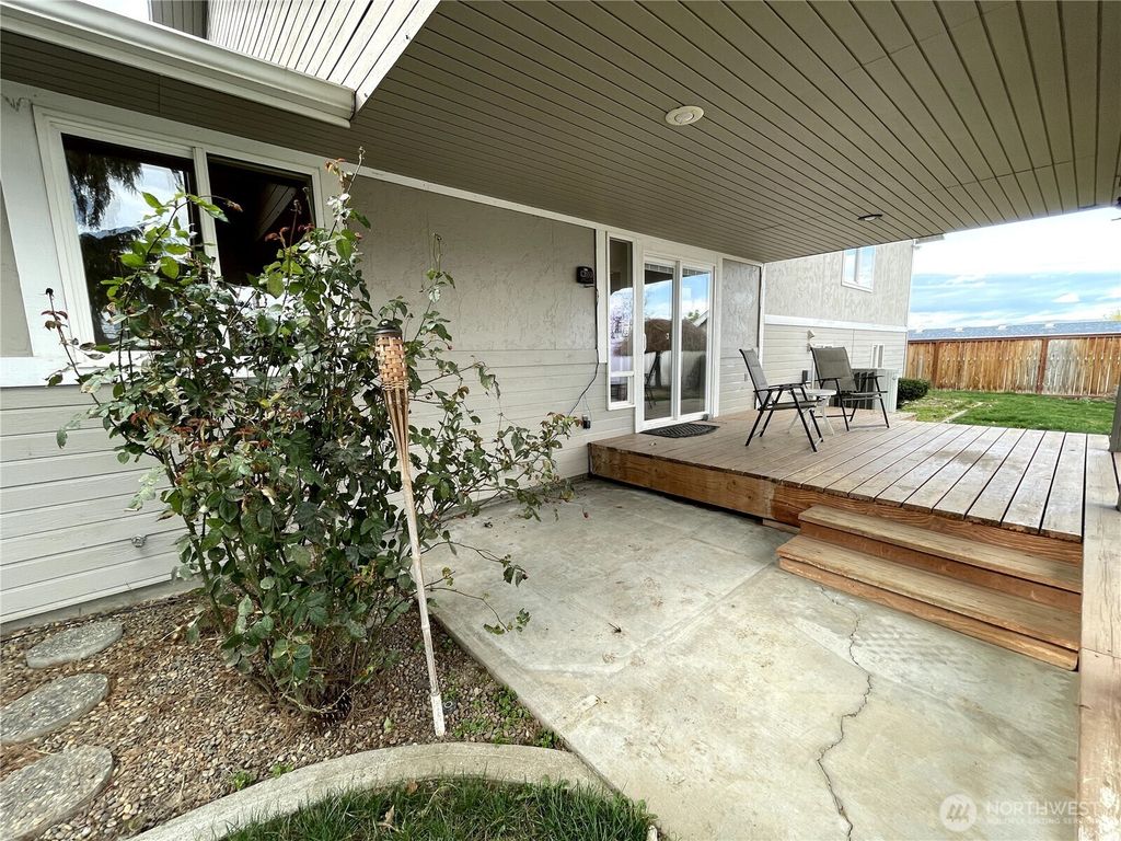 Photo of 511 Reed Street E, Zillah, WA 98953 (MLS # 2498312)