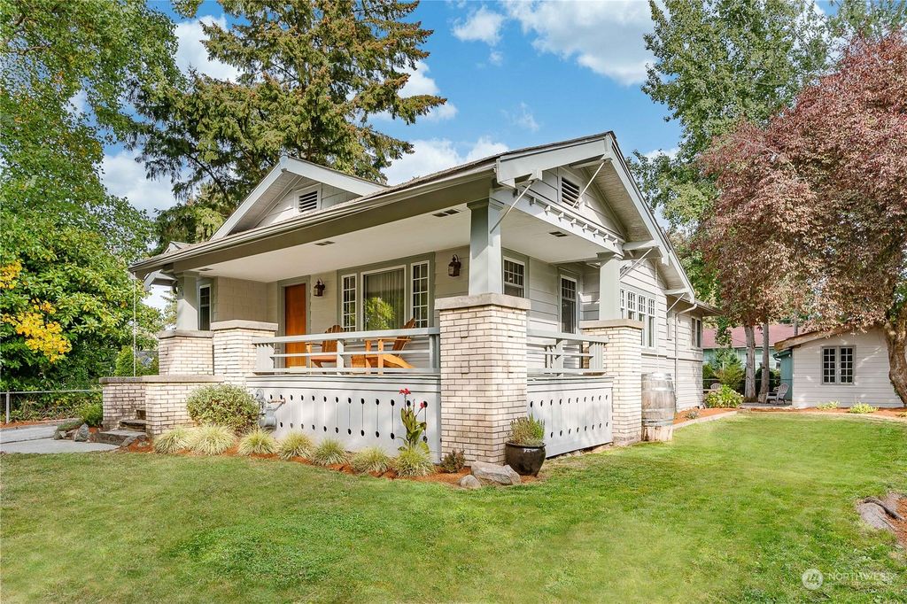 Photo of 12234 Roseberg Avenue S, Seattle, WA 98168 (MLS # 2004466)