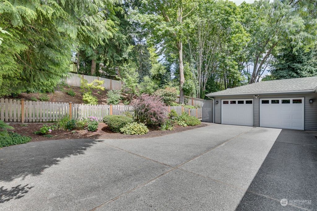 Photo of 11711 134th Place NE, Redmond, WA 98052 (MLS # 2136860)