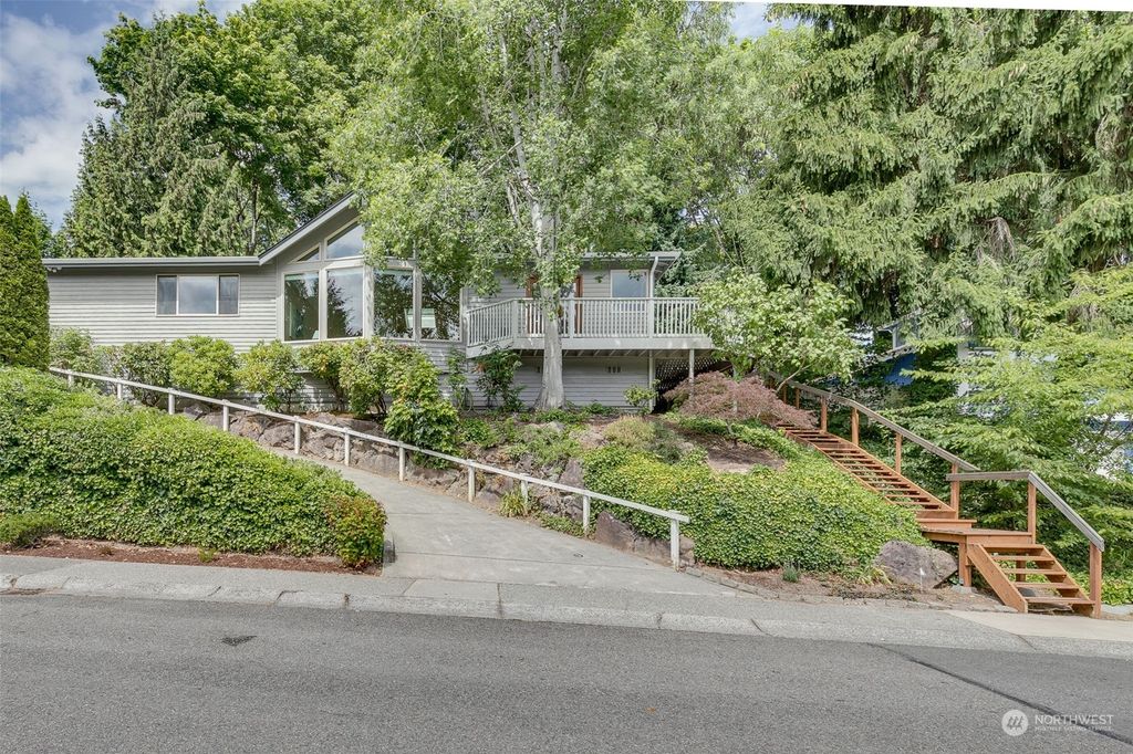 Photo of 11711 134th Place NE, Redmond, WA 98052 (MLS # 2136860)