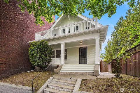 Photo of 2031 Eastlake Avenue E, Seattle, WA 98102 (MLS # 2476108)