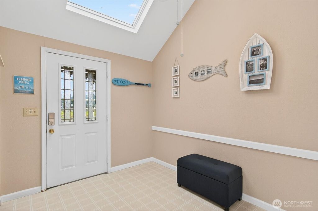 Photo of 82 E Sunny Sands Road, Cathlamet, WA 98612 (MLS # 2493168)