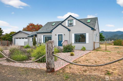 Photo of 82 E Sunny Sands Road, Cathlamet, WA 98612 (MLS # 2493168)