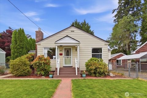 Photo of 491 W Columbia Street, Monroe, WA 98272 (MLS # 2535823)