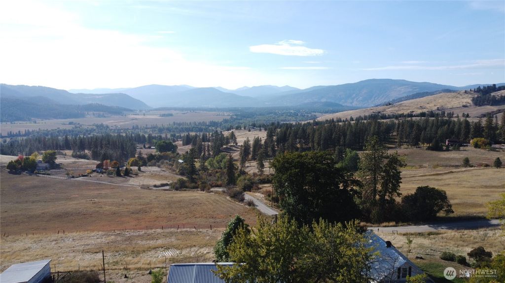 Photo of 640 Highland Loop Road, Kettle Falls, WA 99141 (MLS # 2444267)