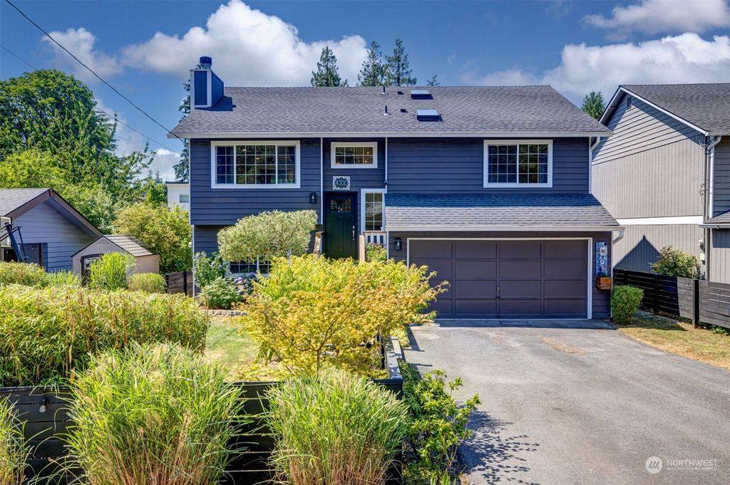 Photo of 14333 20th Avenue NE, Seattle, WA 98125 (MLS # 2268918)