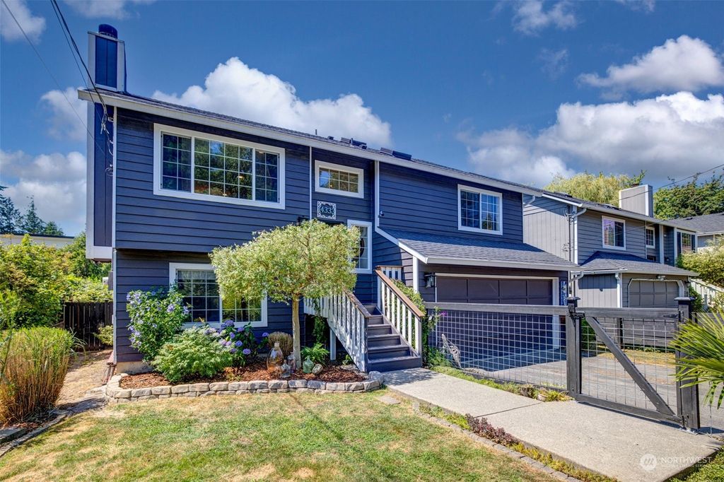 Photo of 14333 20th Avenue NE, Seattle, WA 98125 (MLS # 2268918)