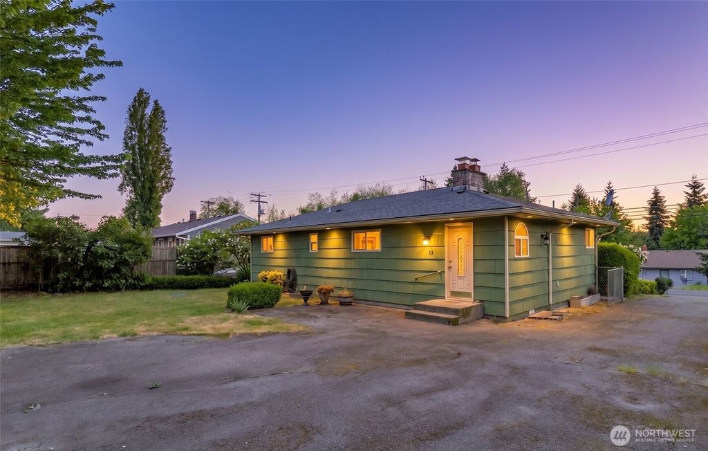 Photo of 3418 Petersville Road NE, Bremerton, WA 98310 (MLS # 2528115)