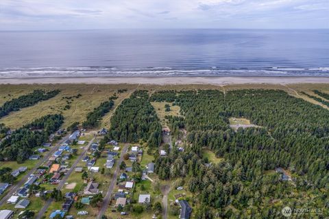 Photo of 1203 179th Lane, Long Beach, WA 98631 (MLS # 2353007)