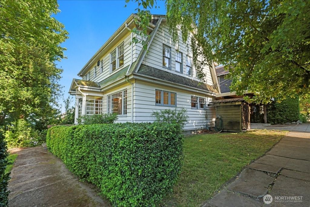 Photo of 3705 E Pine St, Seattle, WA 98122 (MLS # 2377729)