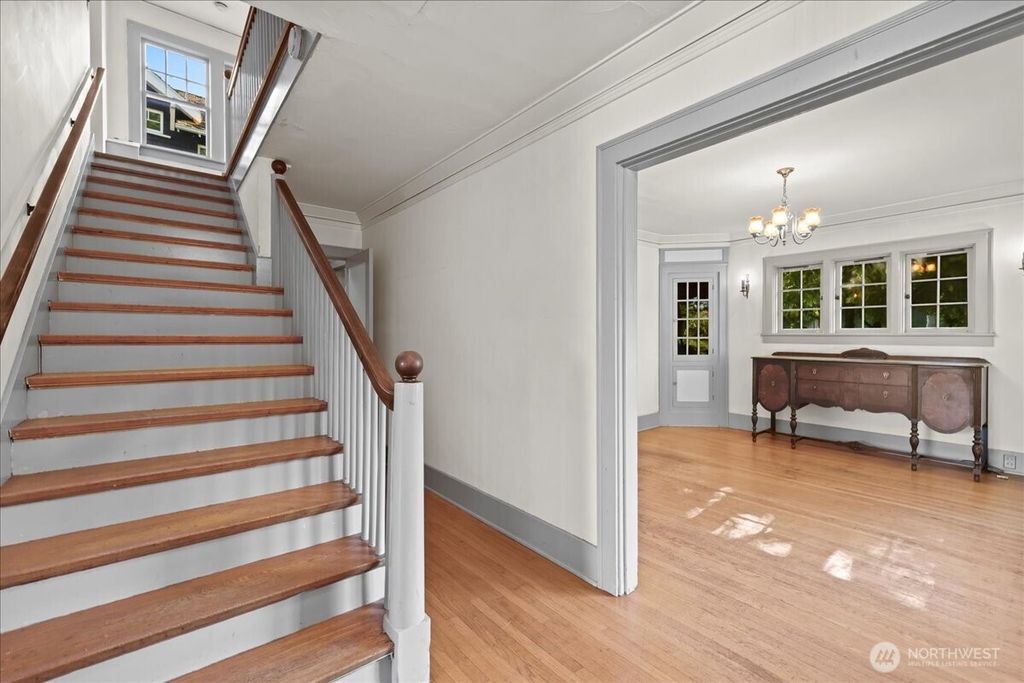 Photo of 3705 E Pine St, Seattle, WA 98122 (MLS # 2377729)