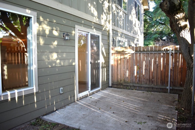 218 E Whitman Drive