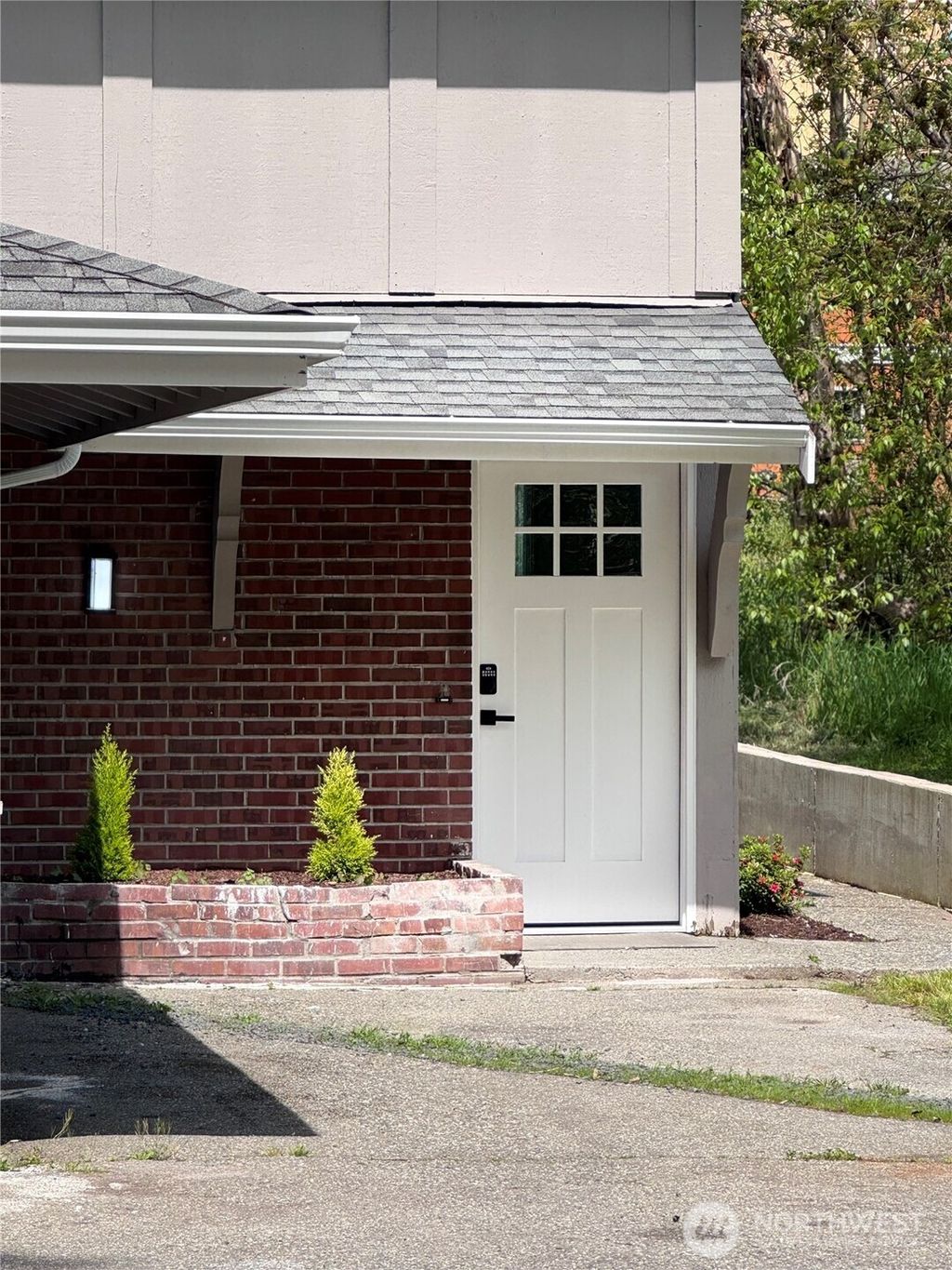 Photo of 13912 SE Newport Way, Bellevue, WA 98006 (MLS # 2368571)