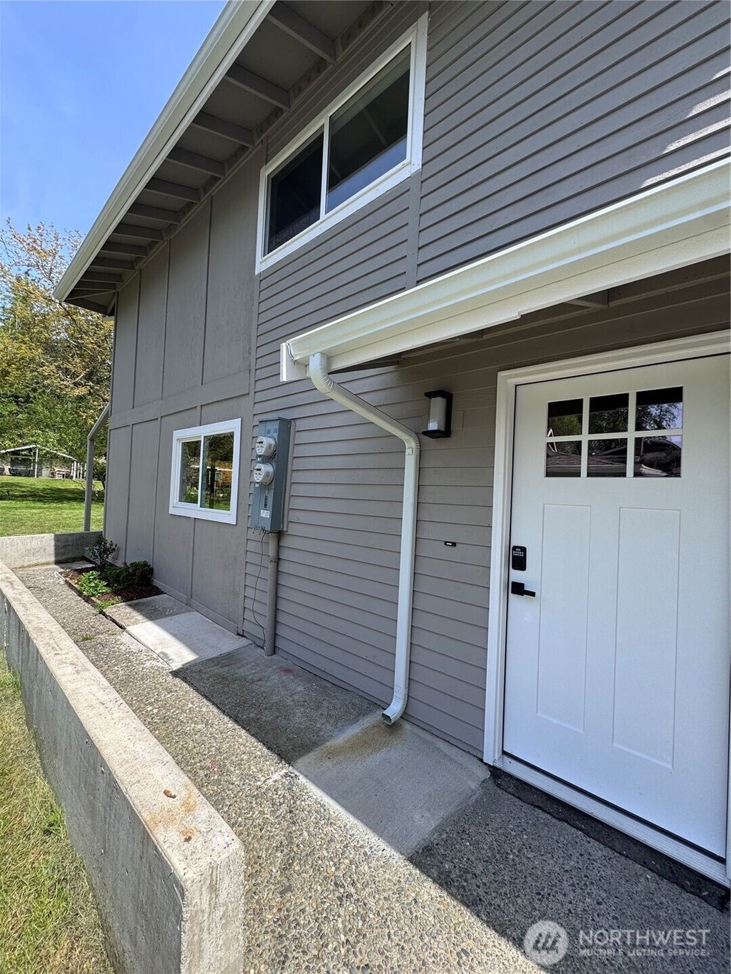 Photo of 13912 SE Newport Way, Bellevue, WA 98006 (MLS # 2368571)