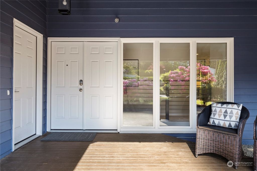 Photo of 40 165th Avenue SE, Bellevue, WA 98008 (MLS # 2238149)