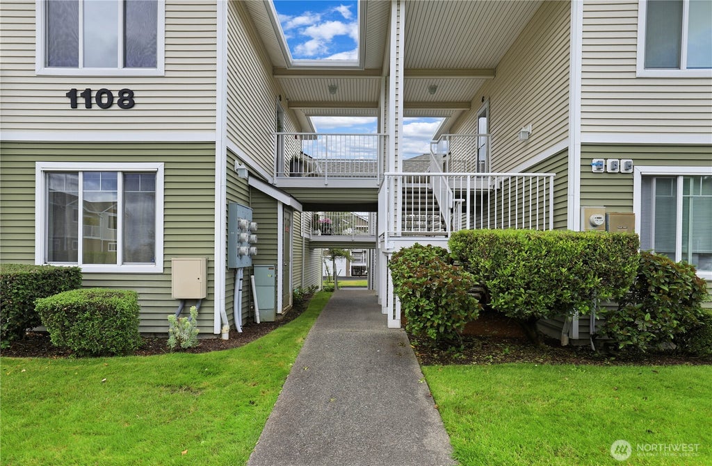 Photo of 1108 59th Street SE #B, Auburn, WA 98092 (MLS # 2535769)