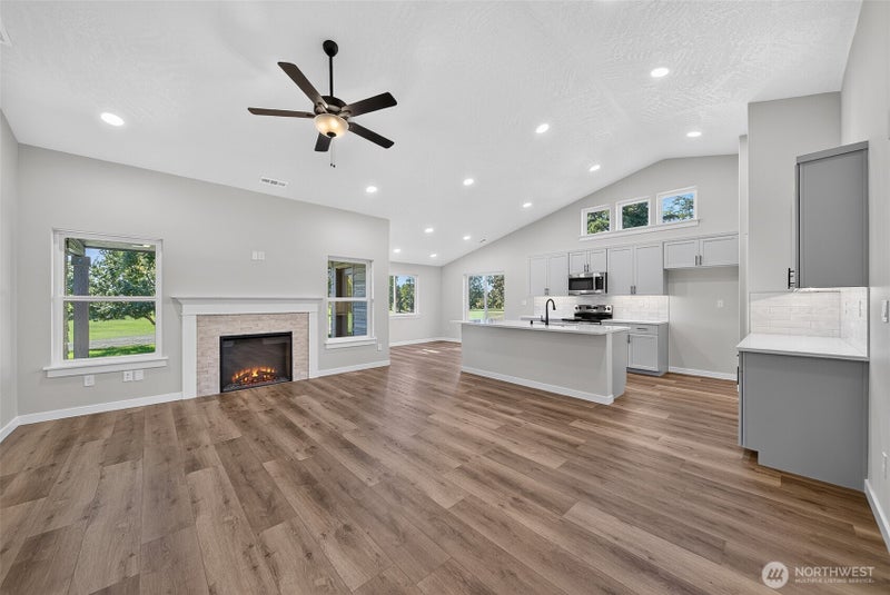 835 Ava Ct