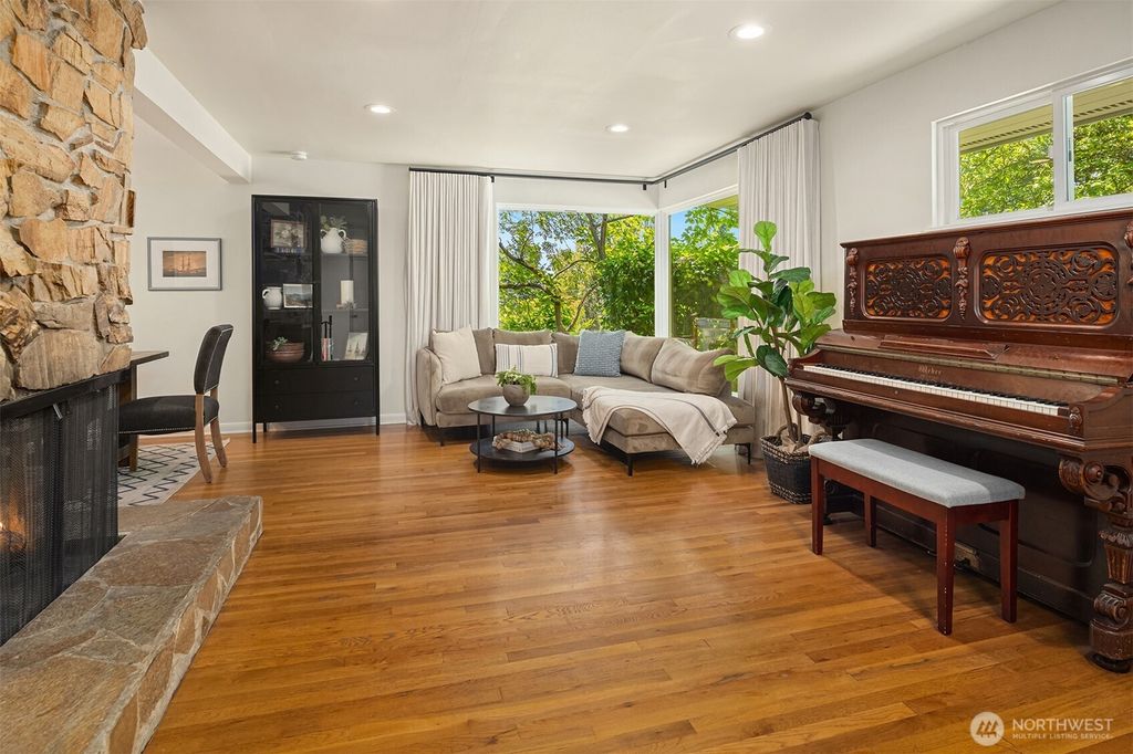 Photo of 6034 40th Avenue NE, Seattle, WA 98115 (MLS # 2393750)