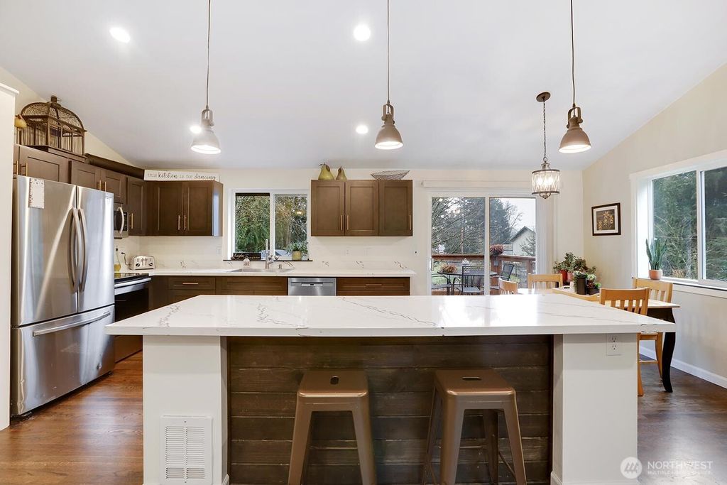 Photo of 15519 Lakeview Avenue, Stanwood, WA 98292 (MLS # 2340095)