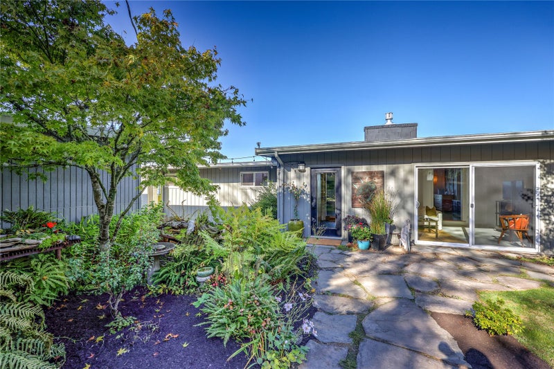 5828 NE Twin Spits Road