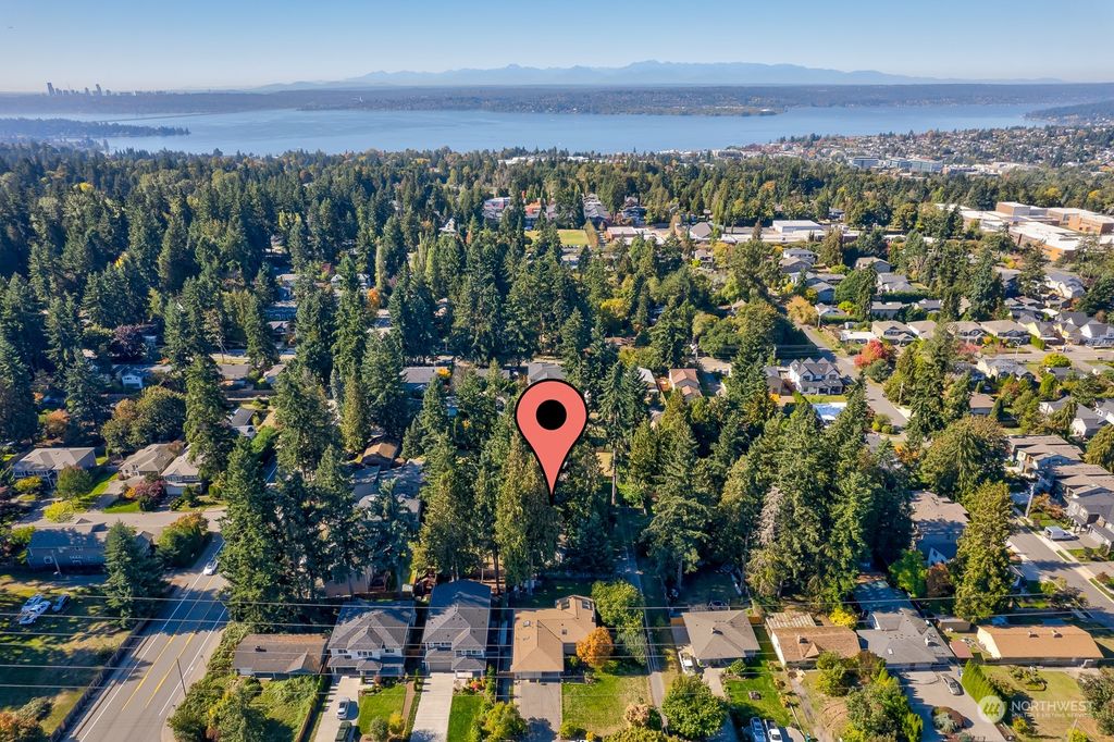 Photo of 7025 124th Avenue NE, Kirkland, WA 98033 (MLS # 2170771)