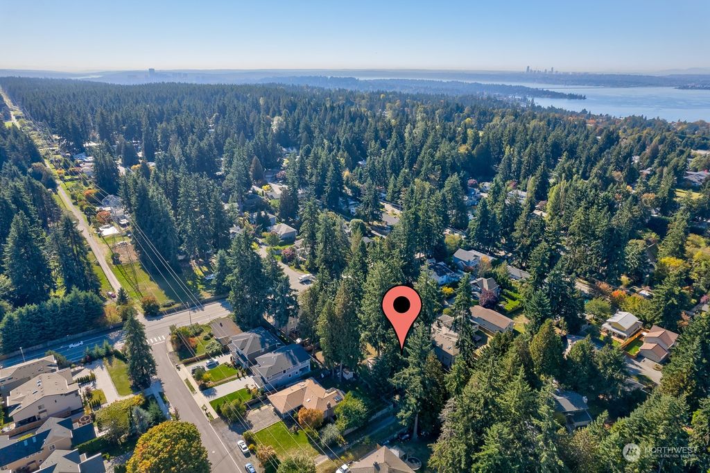 Photo of 7025 124th Avenue NE, Kirkland, WA 98033 (MLS # 2170771)