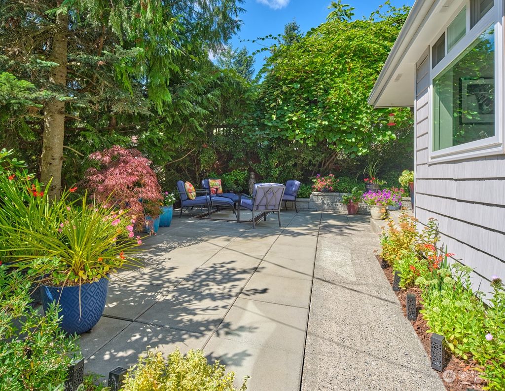 Photo of 2110 NE 100th Street, Seattle, WA 98125 (MLS # 2146729)